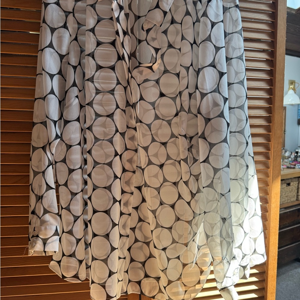 Chic Black and White Circle Pattern Blouse